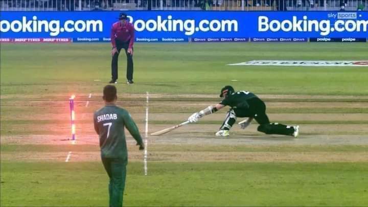 kamran_351's tweet photo. بولا تھا باہر نہیں نکلنا آج سکیورٹی بہت سخت ہے ۔��😂😂😂
#PAKvNZ #PakistanZindabad https://t.co/868CEV0VP6
