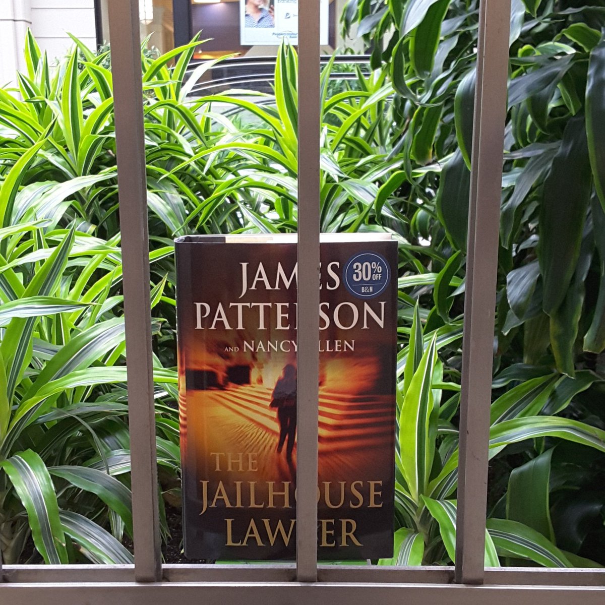 @jamespattersonbooks returns with his newest thriller! #TheJailhouseLawyer is on sale and available now in stores! Can you escape imprisonment??? #barnesandnoble #BNBosPru #jamespatterson #nancyallen #newbooks #mysteries #readmorebooks #newreleases #bookstagram