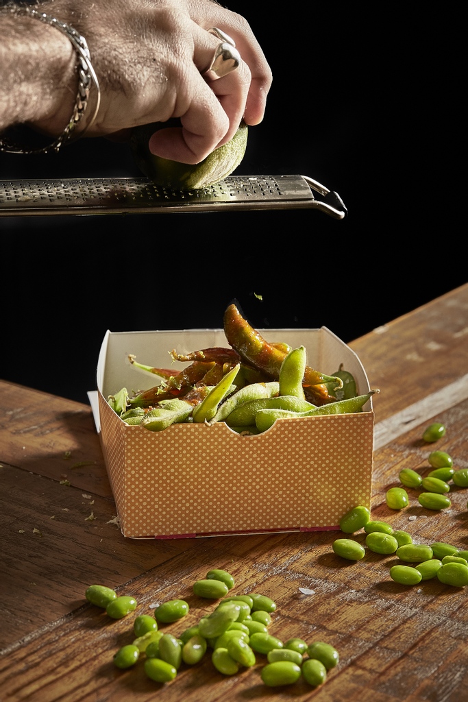 LaGranFamiliaDG's tweet photo. ASIAN TNT!🧨

Edamame kimchi con lima.

💥Recuerda que lo estamos petando con nuestro #DeliveryFree hasta el 31 de octubre. 
 ⁠
⁠#LGFM #LaGranFamiliaMediterránea  #Delivery #Madrid #Barcelona #Marbella #Málaga #Sevilla #Valencia https://t.co/M2DE7tRydq