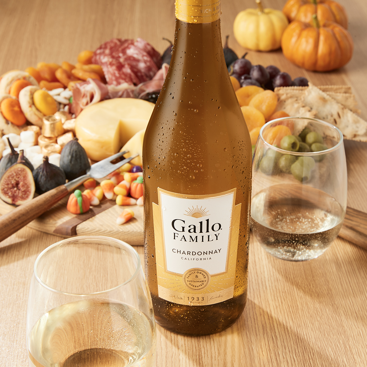 Top off your seasonal charcuterie with hints of vanilla and a dash of oak. 
#GalloFamilyVineyards
#Chardonnay
#Charcuterie
#Cheeseboard
#Fallrecipes