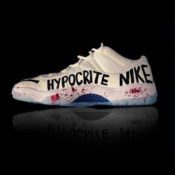 El jugador de la NBA Enes Kanter 'tunea' sus zapatillas Nike para denunciar  el trabajo esclavo en China