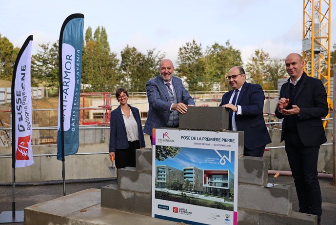 Ch_Pinault's tweet photo. Pose ce jour de la première pierre de notre projet Millennial Park à @cessonsevigne en présence de Jean Pierre Savignac en partenariat avec #BATIARMOR. Un parc tertiaire de 31 000 m2. Un concept innovant combinant bureaux et espaces de vie paysagers.
#vousetreutile https://t.co/w8pIS0vmZV