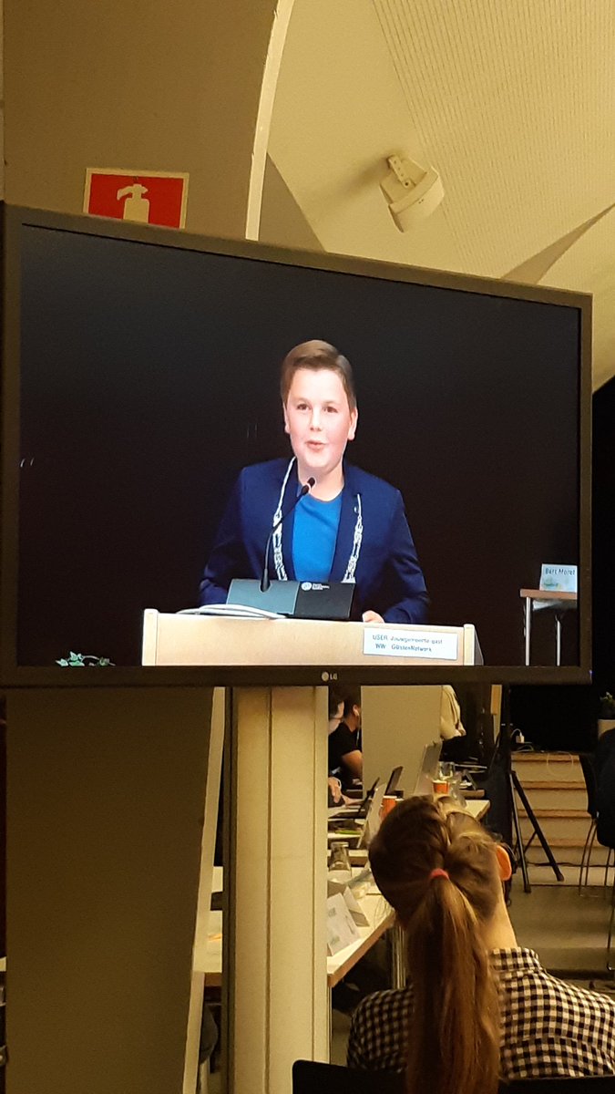 nicvdweide's tweet photo. De installatie van de kinderburgemeester Fedde Linneweever en 5 kinderambassadeurs! Mooie toespraak Fedde, jij gaat vast veel mooie dingen doen  @Molenlanden_Gem https://t.co/I8UfInTtQx