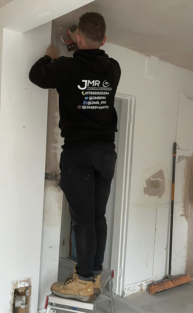 WhatsTheCraicPC's tweet photo. Today we spent the day with @joshrowland_91 from @JmrProperty all the socials are on Josh’ jumper, please give them a follow and support a brilliant, local #Coventry business. #PUSB #SkyBlues https://t.co/iBXAL4zE6F