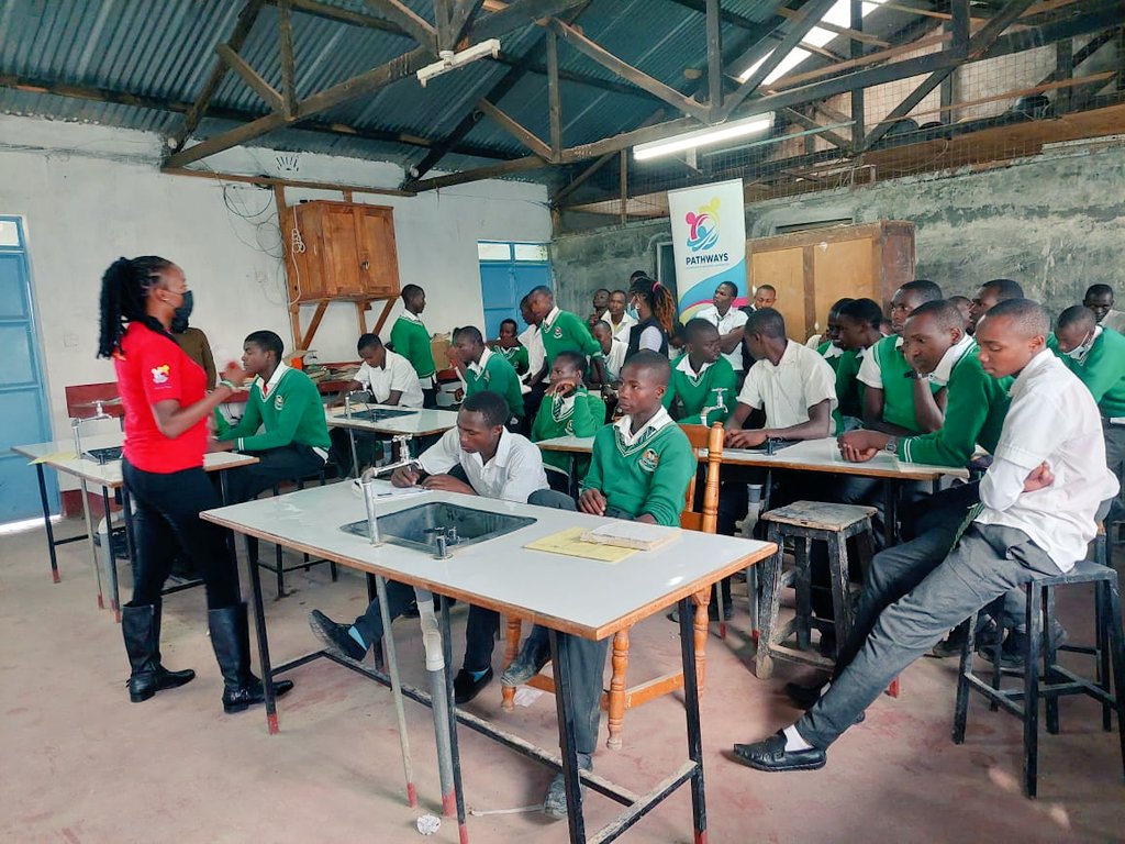PublicPathways's tweet photo. Together with @TheLeoProject1, today we continued Engaging boys at #Muramati Secondary. Focusing on #menstruation products. The team was able to enlightened on #Disposablepads, #Tampons and #Menstralcup. Male involvement in #MHM is key to creating #GenerationEquality https://t.co/vsCRNGk6Cy