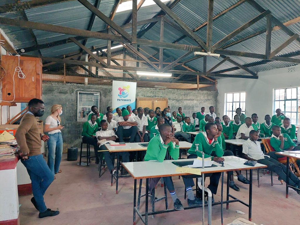 PublicPathways's tweet photo. Together with @TheLeoProject1, today we continued Engaging boys at #Muramati Secondary. Focusing on #menstruation products. The team was able to enlightened on #Disposablepads, #Tampons and #Menstralcup. Male involvement in #MHM is key to creating #GenerationEquality https://t.co/vsCRNGk6Cy