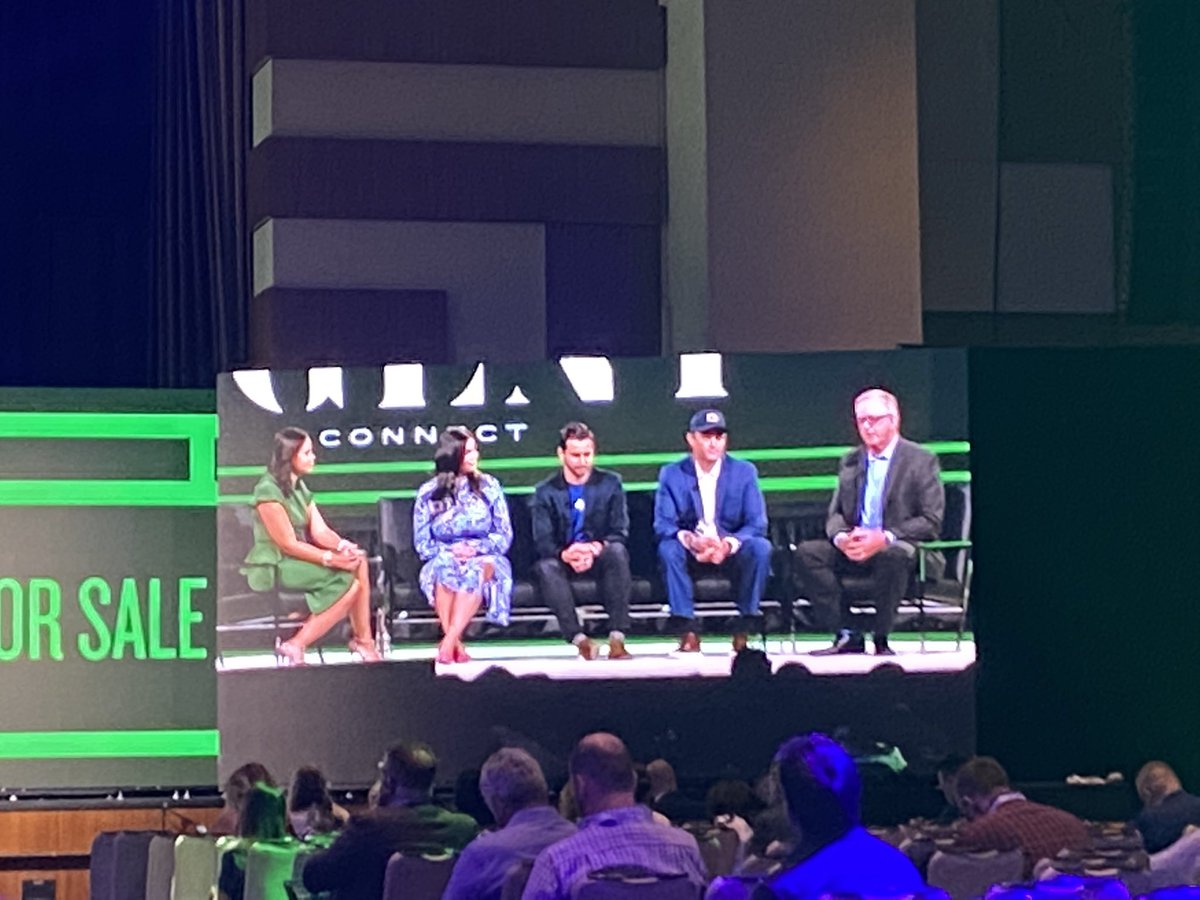 FollowFangman's tweet photo. @billrisser bringing the tech wisdom to @InmanConnect #ICLV21 https://t.co/Bs9qbr7Z4T