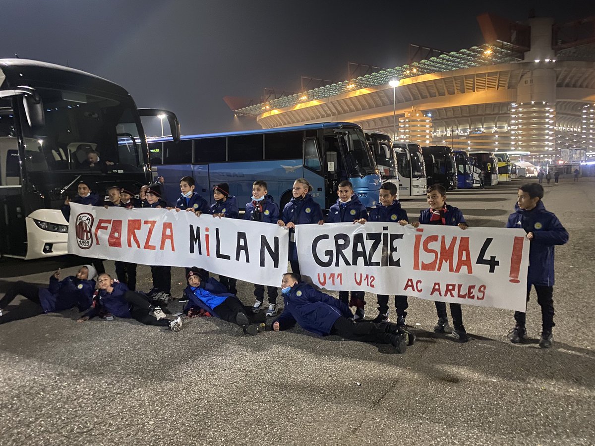 VibesFoot's tweet photo. Ismaël Bennacer a invité les U11/U12 de l'AC Arles, son club formateur, à Milan.

Les jeunes assisteront à Milan - Torino ce mardi soir à San Siro ! 🔴⚫️ https://t.co/KsROlbRzrC