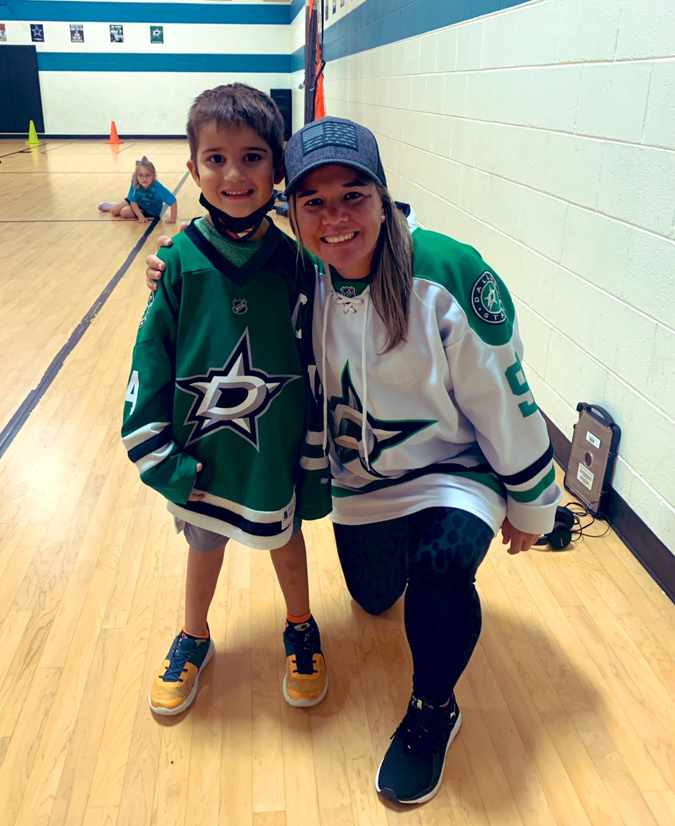 Reppin <a href="/DallasStars/">Dallas Stars</a> for Red Ribbon week on jersey day #gostars