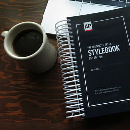 APStylebook's tweet photo. We won't publish a new print Stylebook this year, but that doesn’t mean there’s nothing new in AP style.
When you buy your spiral-bound AP Stylebook on https://t.co/vD3iq1MZ9h, you can sign up for our update emails when Stylebook editors add or change guidance. https://t.co/kXxnOC18rj