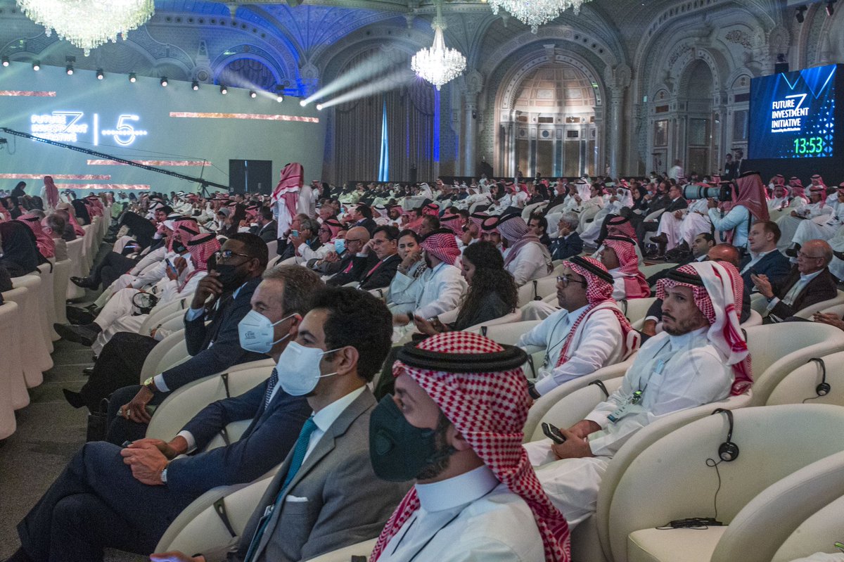 Depuis + de dix ans, le #Gabon est engagé dans l'édification d'une économie verte, durable et davantage créatrice d'emplois pour sa jeunesse.
Cet effort, nous allons l'intensifier.
C'est ce message que je suis venu délivrer à Ryad lors du Forum Future Investment Initiative.
#FII5