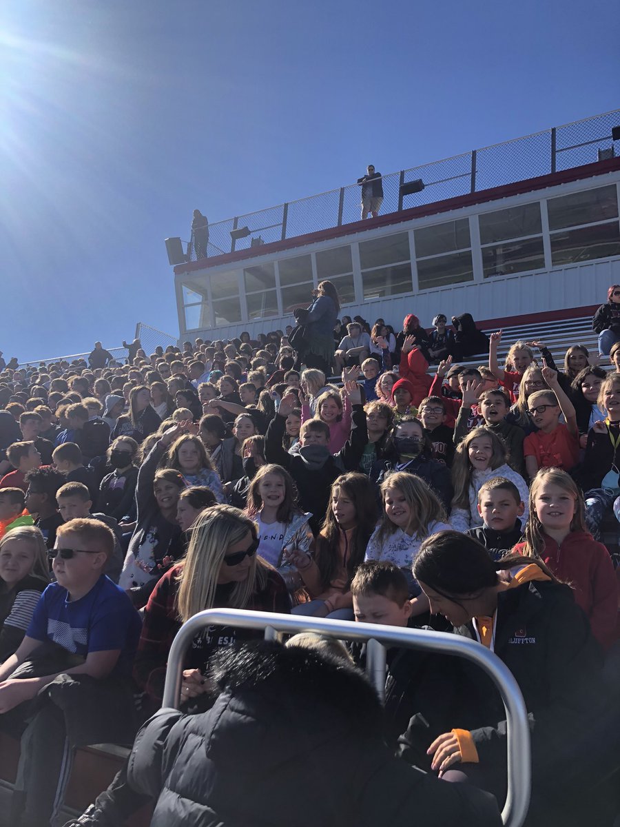 mrslinderwell's tweet photo. Celebrating our Bluffton Bengal Brigade!!!!! So proud!!! #BHESJumpIn https://t.co/8zl4Cin5sx