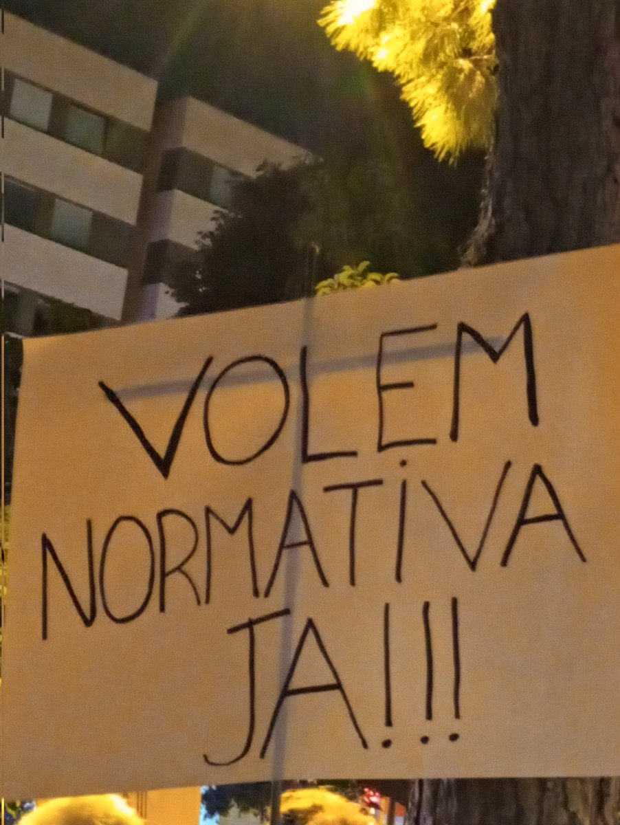 podemlescortsof's tweet photo. Esta tarde acompañando a vecinos de Sant Ramon en la lucha contra el supermercado fantasma en Passatge de Xile

Dicen que ahora será centro de formación, pero quieren ver la licencia https://t.co/llml8UWXIq