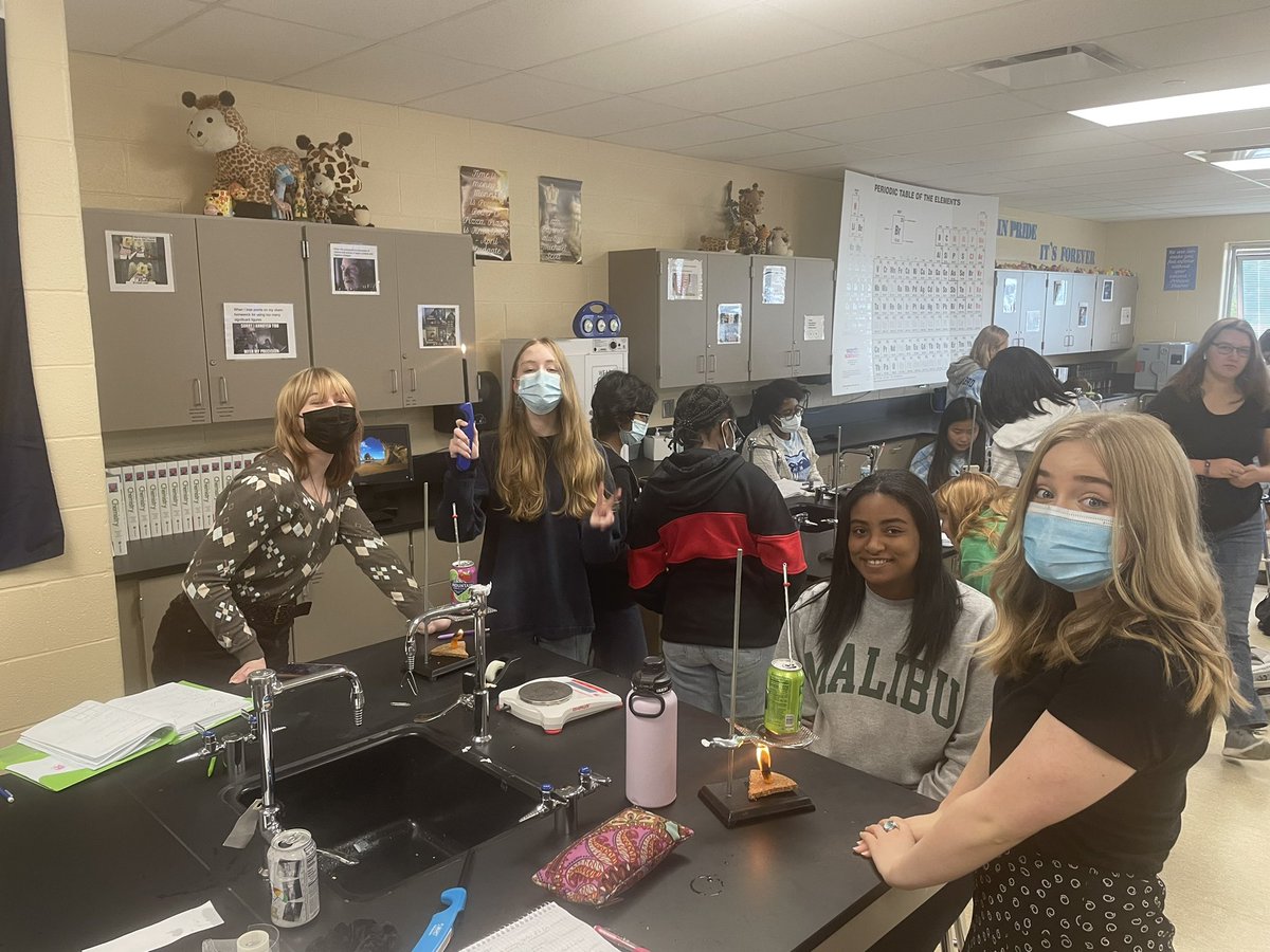 MrsBoyerOBHS's tweet photo. Honors chemistry is experimentally determining how many calories are in a serving of Cheetos and funions using a homemade calorimeter https://t.co/WiDJ7dubmT