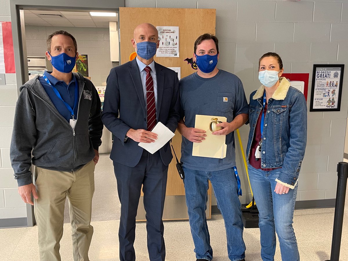 IowaCitySchools's tweet photo. Congratulations to Grant Elementary Custodian Mark Atkinson on receiving the District Shine Award! "He is hands down the most reliable, dependable, and capable person in our building and Grant is beyond fortunate to have his care, consideration, talent, and experience." https://t.co/9eafH91FFP