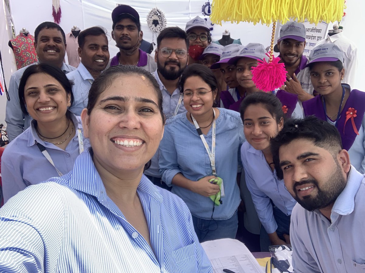 SavitaKalwaniya's tweet photo. Our Students of #ddugky #samarth displayed their creative work at #Hastkala stall @TridentGroupGLB Hastkala is a unique initiative under @TridentCares to keep #traditionalart #traditionaltextile of Incredible #India alive @Rajinder_Gupta @MoRD_GOI @DDUGKYMoRD @TexMinIndia https://t.co/FwSFvTmtTB