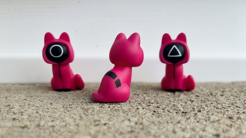 RioSculptures's tweet photo. Making small Squid Game inspired cats for Anime NYC next month! https://t.co/FyG2OuAl0R