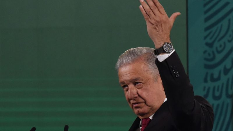 SerpientesE's tweet photo. #CirculaEnRedes | 🚨 Que marchen contra nosotros, pero que hagan algo, se “hamburguesaron”: reta AMLO a la UNAM.
“Ahora vi en las redes que Quadri escribió que, no estudió en la UNAM, pero (iría) si convocan una marcha los que se sienten ofendidos (...) https://t.co/pj697y5BB9