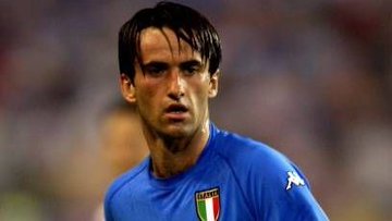 VSportsTM's tweet photo. Italia 0 - Dinamarca 0
Debut Euro 2004
✍️Panucci: "Fue imposible jugar. Las medias son demasiado ásperas y duras".
✍️Gattuso: "¿Realmente dijo eso? Yo no voy a hacer el ridículo. Jugamos horrible. Que alguien le avise que en Kenia corren cientos de kilómetros descalzos..."
👏👏👏 https://t.co/KGwGZwek3t