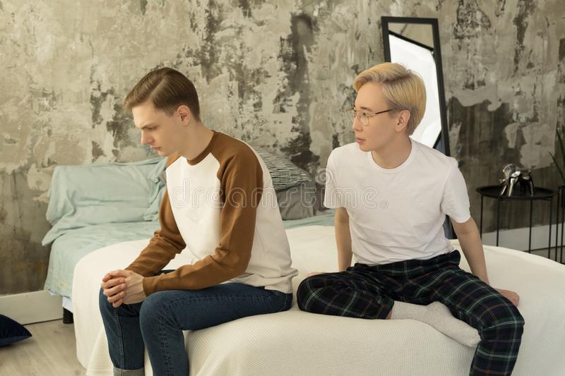 لو رأيت كيف يرتجف الواحد منا خوفًا أن تغادره الأشياء التي وضع قلبه فيها، لقَضيت حياتك بأكملها تطمئنه 🖤!