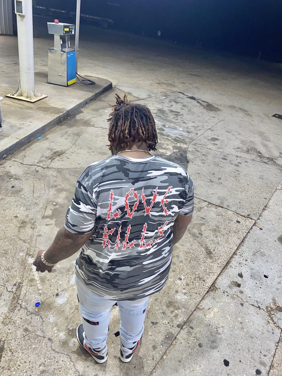 bigninefrmda4's tweet photo. them racks couldnt fit in these big Girbauds 4️⃣💙 #freerilla #longlivetheguys https://t.co/cKBOJ8ATbT