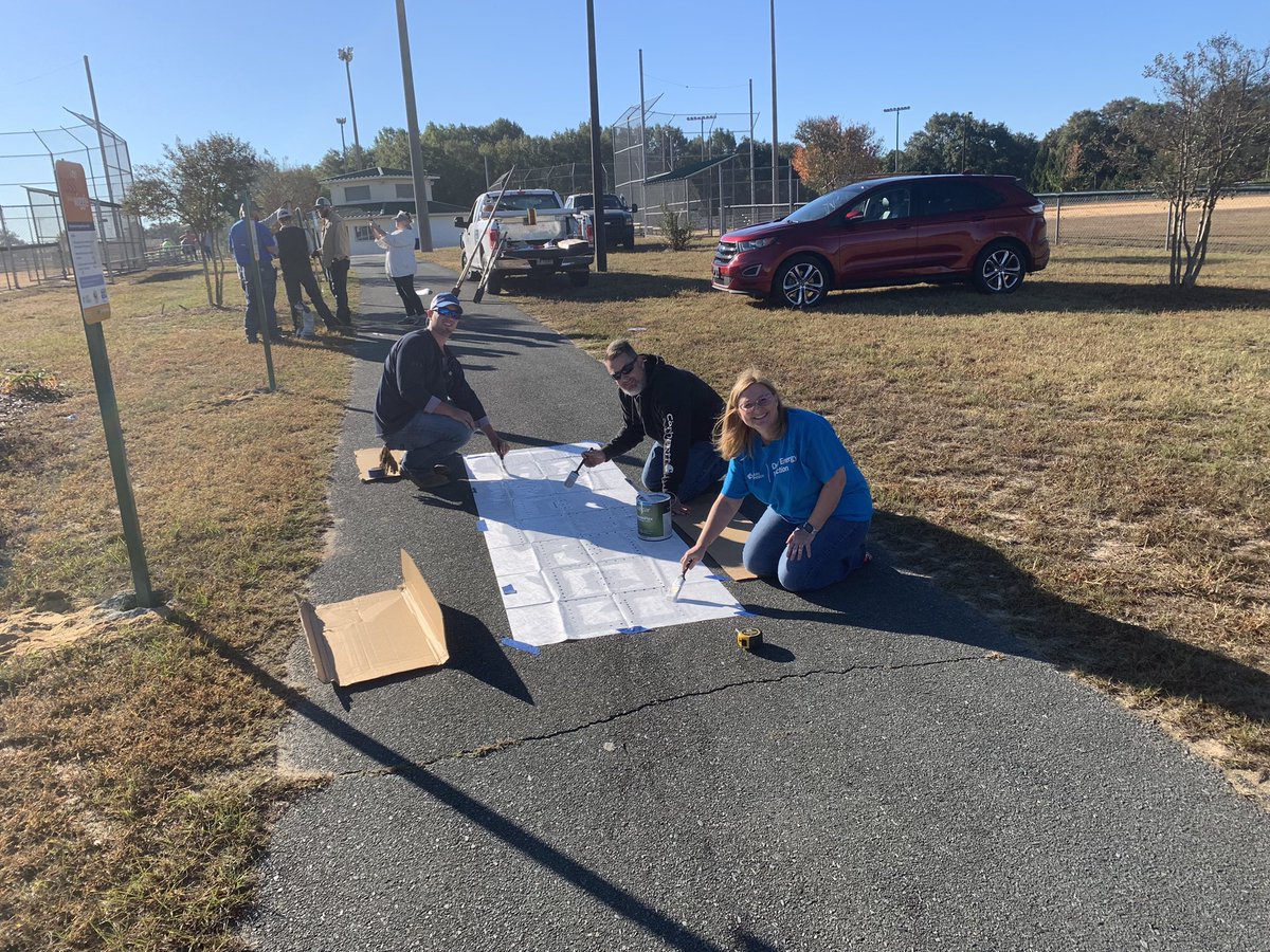 quinetta's tweet photo. Today @DukeEnergy teammates installed a Born Learning Trail at Conbraco Park in Pageland. The trail was made possible by a grant to the @UnitedWay of Chesterfield County from the @DukeEnergy Foundation. #dukeenergyfoundation #bornlearningtrail https://t.co/KCuYyCbb10