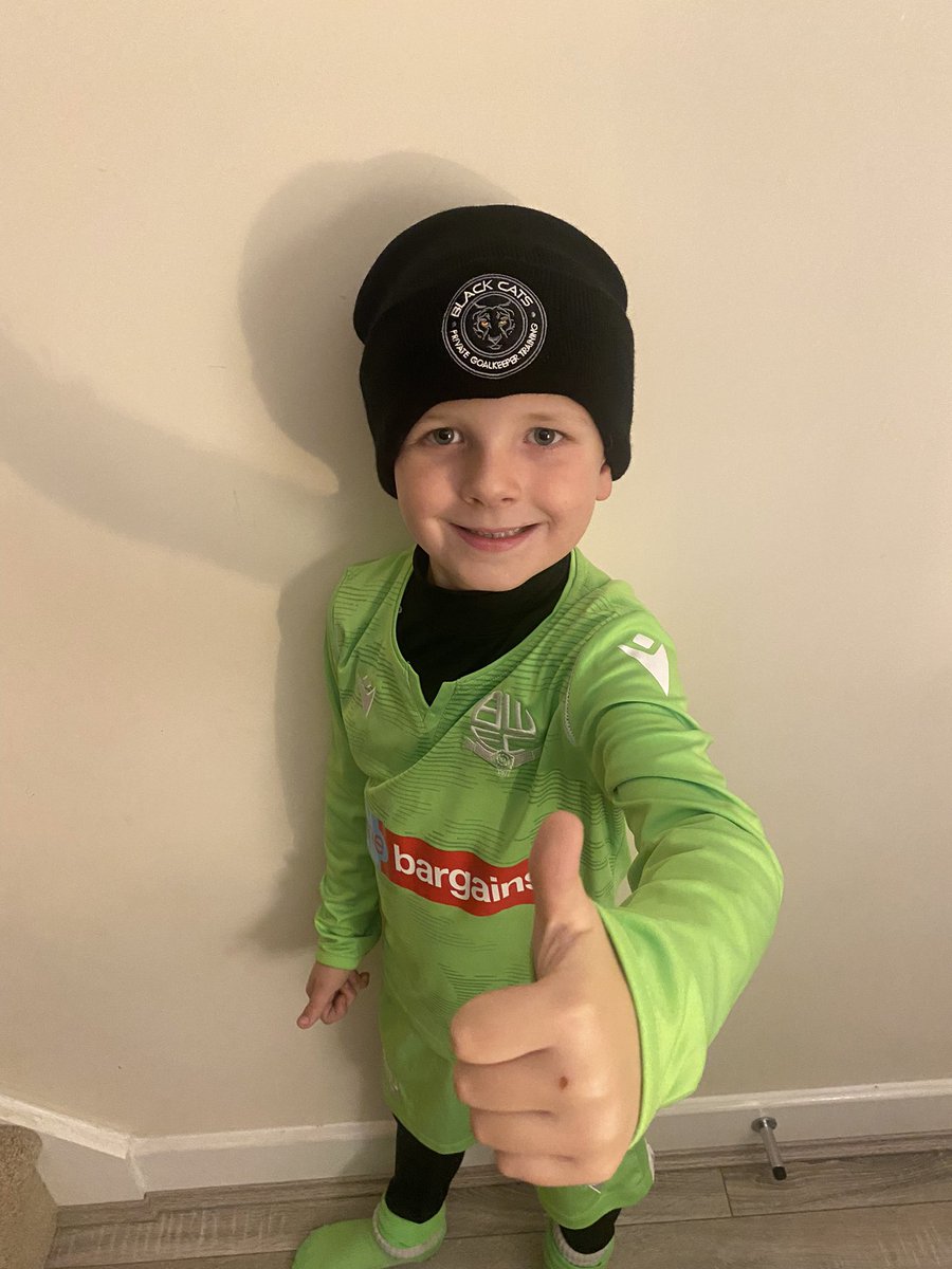 Mrs_Belshaw's tweet photo. Mason loved his Halloween special goalkeeper training tonight #blackcatsgoalkeeping #futureno1 #goalkeeperintraining https://t.co/YP0fAULOro