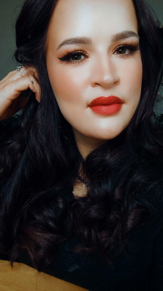 There's just something about red lipstick..

[Auf diesem Foto liegt ein Filter, because I felt like it.]