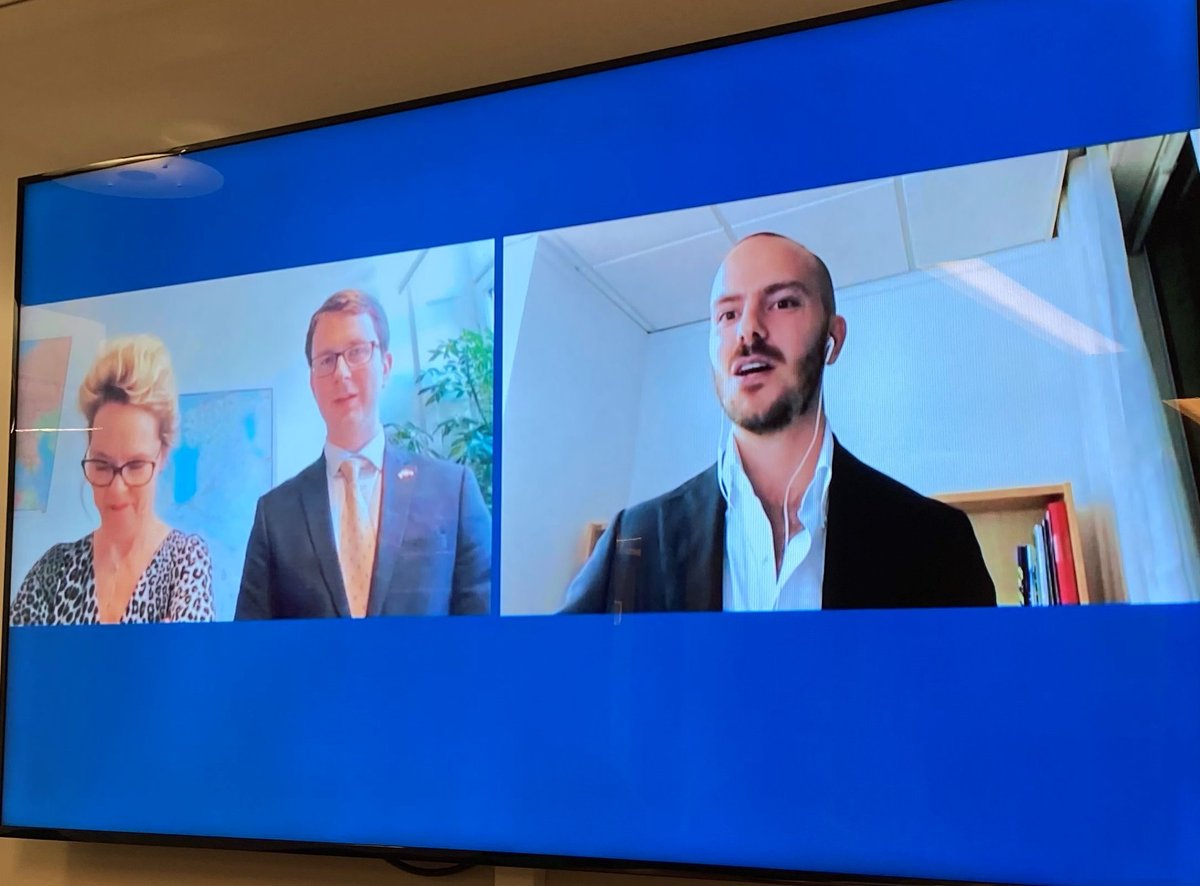 setradepolicy's tweet photo. På årets Handels- och Sverigefrämjardagar utnämndes två vinnare av handelshinderpriset.  
Grattis till ambassaden Jakarta för bästa handelshinderrapport i utlandet!  
Grattis till ambassaden Riga bästa handelshinderraport på EU:s inre marknad! #HSFD #FreeTradeTuesday https://t.co/9y4U6ifRb5