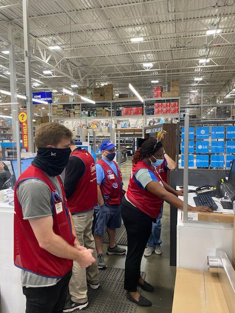 Ingram5Curtis's tweet photo. Always an incredible visit when the Regional and District team comes to visit @2589! @BlueBoxR1 @BenitoKomadina @ShaneGagne76 @GotoLowes @MYoungsonLowes @LauraG813R1 @MelindaCounts @brijackson813 @damianftaylor @kristiezw @MelindaCounts @CardJerrid @GallianoScott @Alison21102957 https://t.co/FN6zPUwjbG