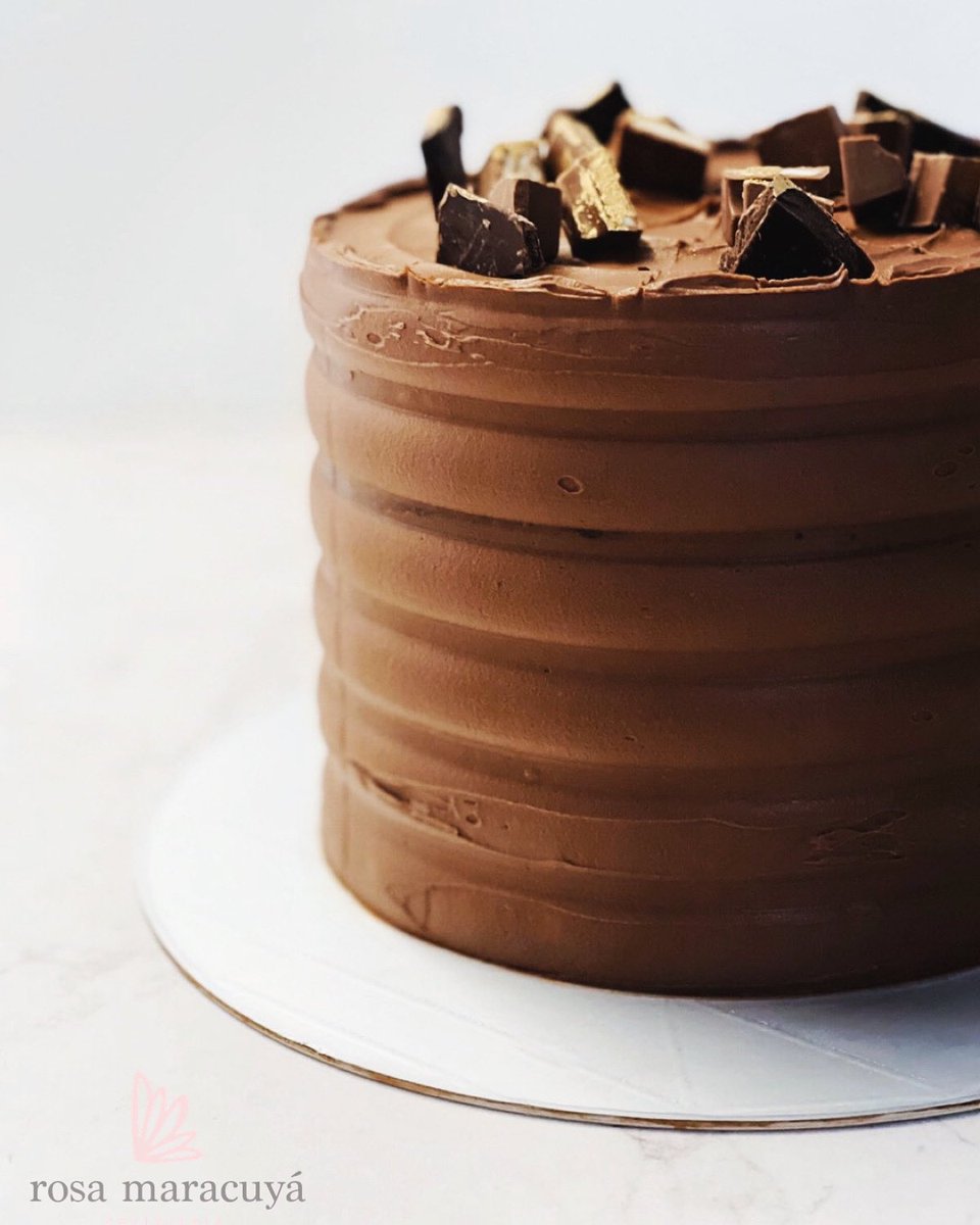 rosamaracuya's tweet photo. ¿A poco no se ve delicioso? 🤤 

#RosaMaracuya #rm #rmpastelería #pasteleriacreativa #pastelespersonalizados  #postres #postre #bakery #desserts #cake #cakedesgin #cakeart #beautifulcakes #betun #fondantcake #baking #cakemaker #cakeoftheday #cakeartist #thecakefeed #thebakefeed https://t.co/gGOoumn9gl