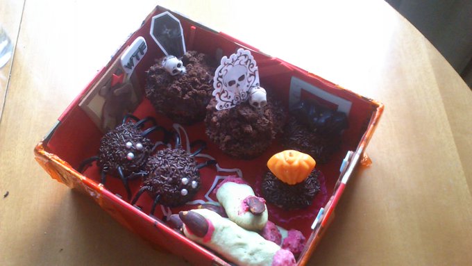 2nd wholesome tweet of the week: inside My Halloween Teddy Redrum Cupcake box: Witch finger cookies,<a href="/tag/newprofilepic"class="tags"><span>#newprofilepic</span></a>