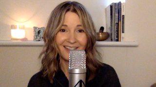 mandypenalver's tweet photo. Now that the nights are drawing in I love that we can practice together in the comfort of our own homes... Come join me on Thursday evenings for a deeply restorative meditation, 8pm in your own home (in bed if you like!). 🍁NOVEMBER NURTURE NIGHT &amp; MORE!🍁 - [Campaign URL] https://t.co/KN6u5vVJLf