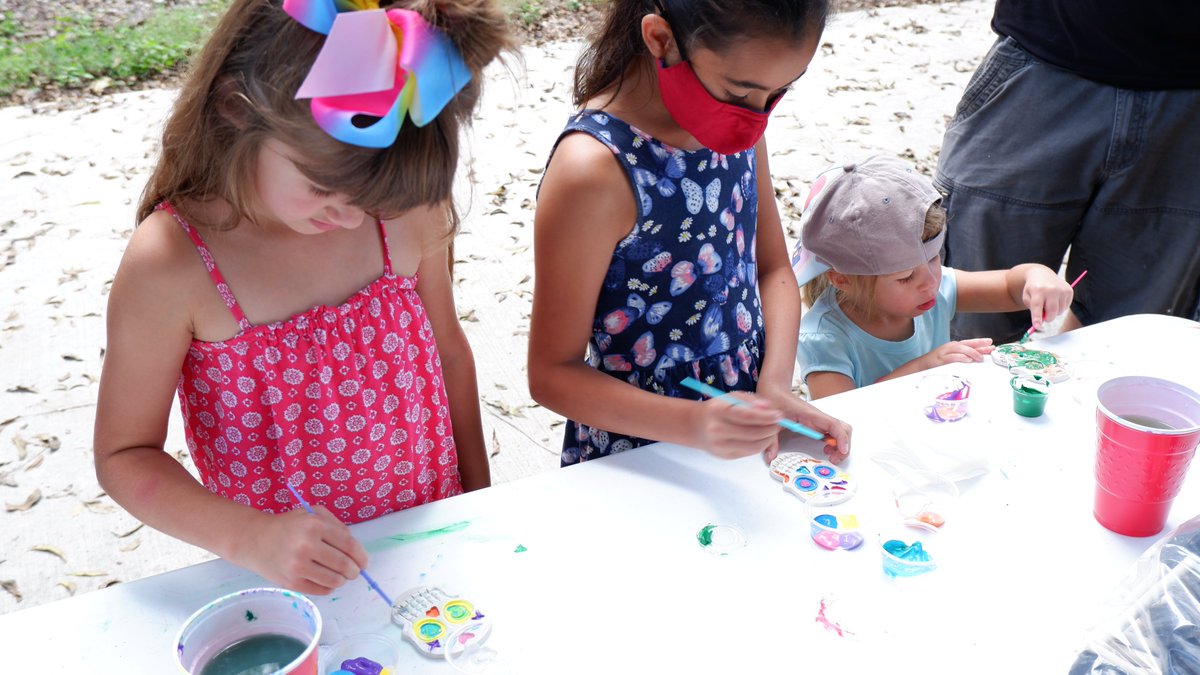 SeguinPublicLib's tweet photo. Patrons of ALL AGES came to our Día De Los Muertos special Pop-In Craft day on October 23rd. Crafts included beautiful tissue paper Cempasuchils (Marigolds) and decorate clay Sugar Skulls. #DDLM https://t.co/1QbQDfiqzW