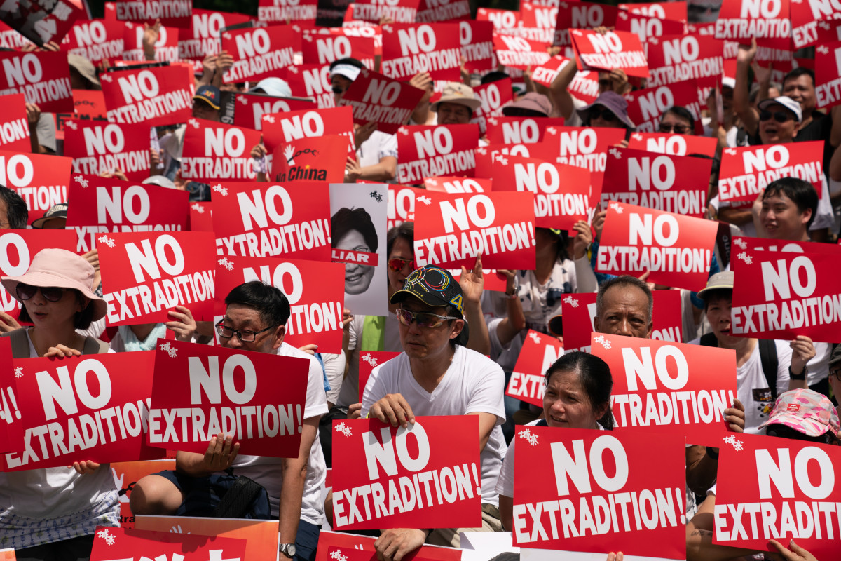 SafeguardDefend's tweet photo. After stronger and stronger threats of attempting to use non-extradition methods to go after wanted #HK protesters (#MLATs, #Interpol), first evidence that they are actually doing so revealed today. 
https://t.co/6PJdxmPbIU https://t.co/Lz1J8xQOj4