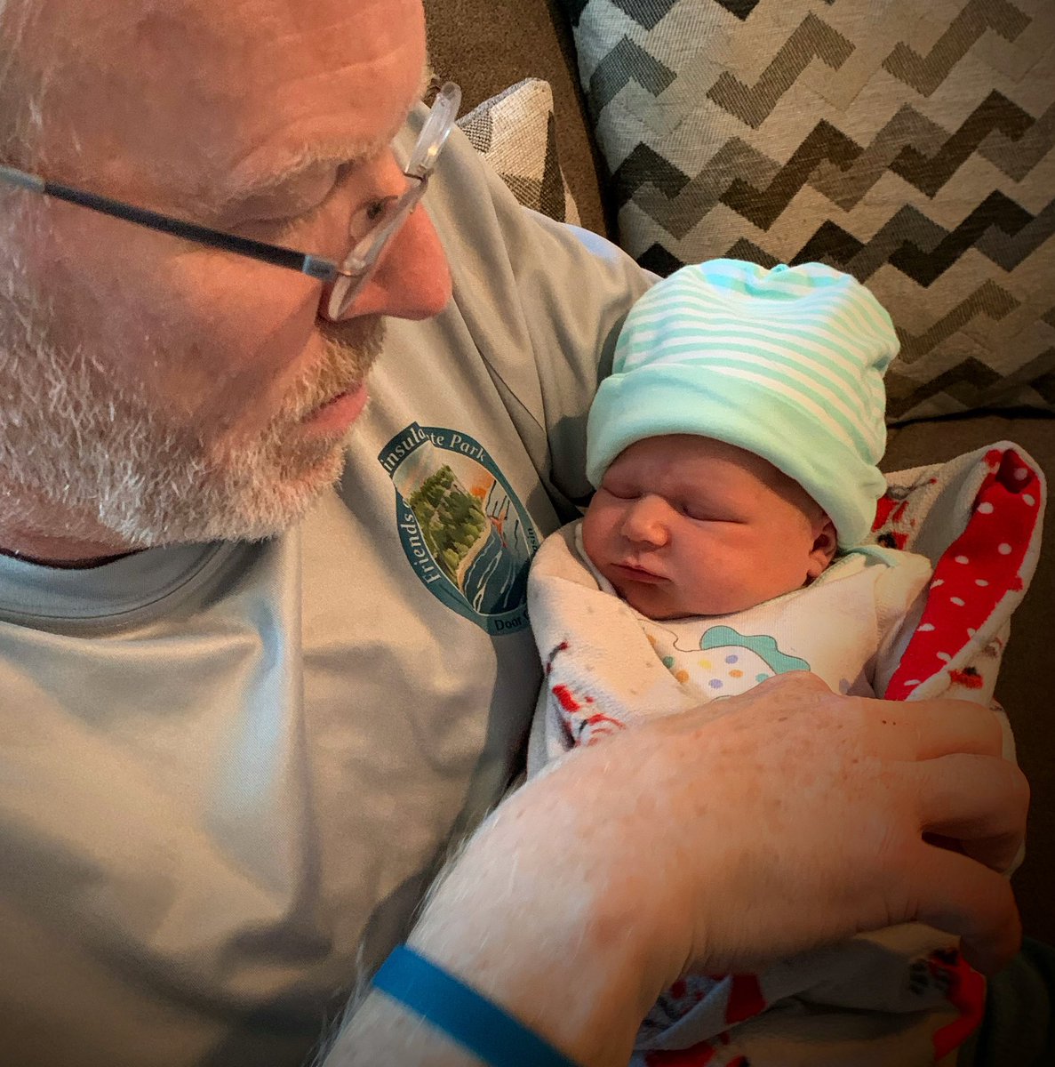 PatHop's tweet photo. Proud to introduce Eliana Merrillyn Hopkins, born to parents Tim and Cathi on Saturday, October 23. Got to meet her today, and absolutely fell in love with her. They all make a wonderful family! I’m definitely going to dig this grandpa thing… https://t.co/4D5lCZpuDW