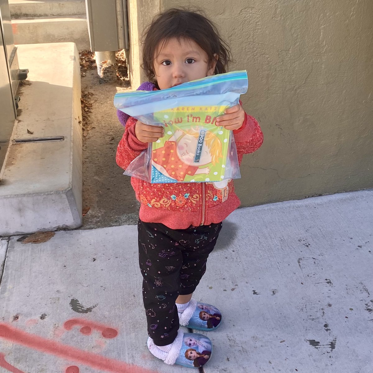 DEEPSanDiego's tweet photo. Rise and shine for reading! DEEP and our partners @HomeStartInc participated in a drive thru community outreach morning at Encanto Elementary. DEEP staff gave away books to families and enrolled children in our 1,000 Books Before Kinder program! 📚
#DEEPSD #READ2KIDS #homestart https://t.co/UQN55j4PLi
