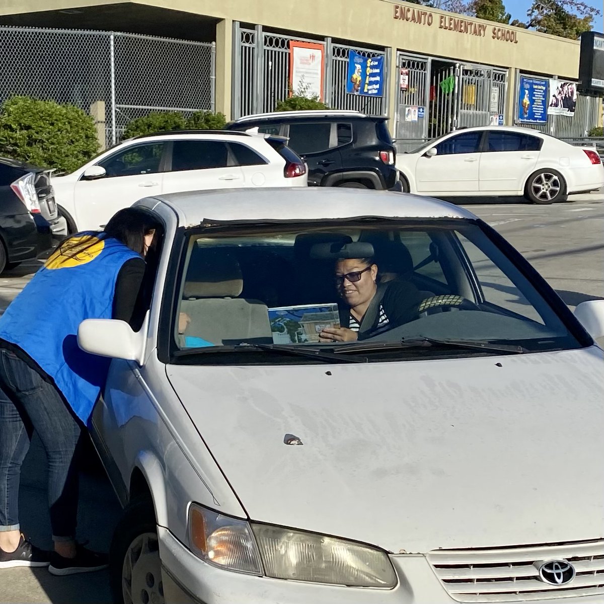 DEEPSanDiego's tweet photo. Rise and shine for reading! DEEP and our partners @HomeStartInc participated in a drive thru community outreach morning at Encanto Elementary. DEEP staff gave away books to families and enrolled children in our 1,000 Books Before Kinder program! 📚
#DEEPSD #READ2KIDS #homestart https://t.co/UQN55j4PLi