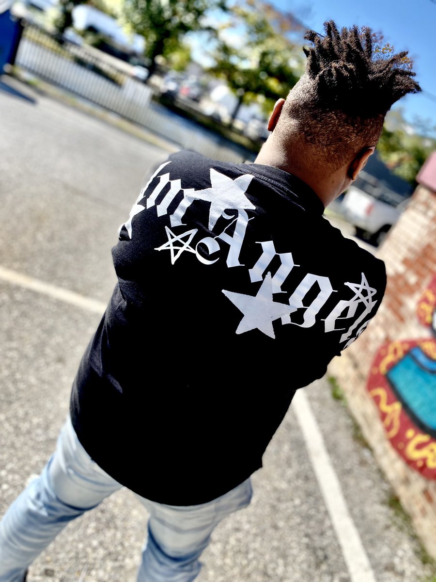 BigHomie_Shaunn's tweet photo. I Go Put On Palm Angels 👼🏾 I Don’t Need No Handouts 😮‍💨 Shawty Say She Love Me It’s Irrelevant Like Bow Wow 😉 #BaggDay 🥳 #24LikeKobe💜 https://t.co/cPj39SupP0