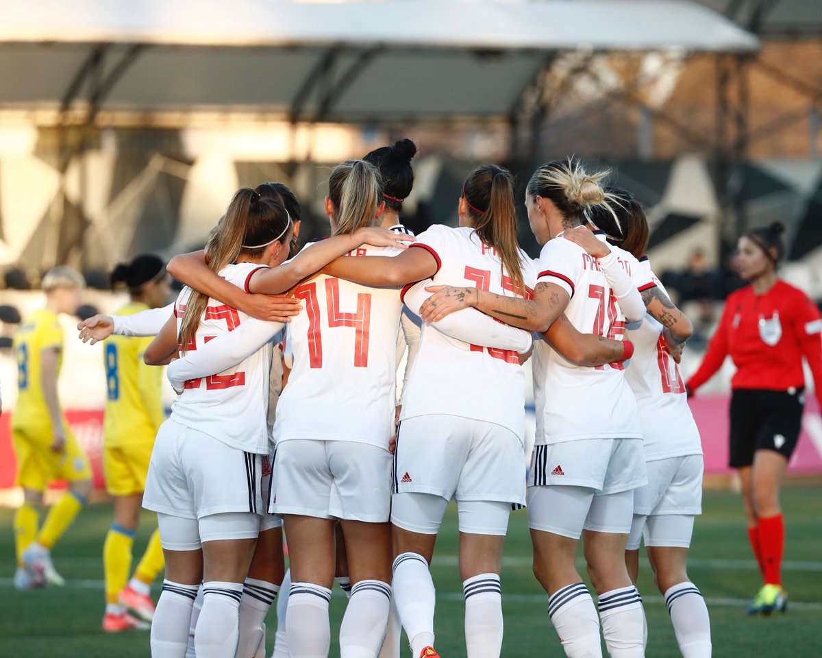 SEFutbolFem's tweet photo. 🛤️ AVANZAMOS CON PASO FIRME HACIA EL MUNDIAL.

⚽ 23 goles a favor.

🥅 ¡Ninguno en contra!

✅ Tres partidos, tres victorias. 

SOIS MUY GRANDES 

#JugarLucharYGanar https://t.co/6OFz9ydzN3