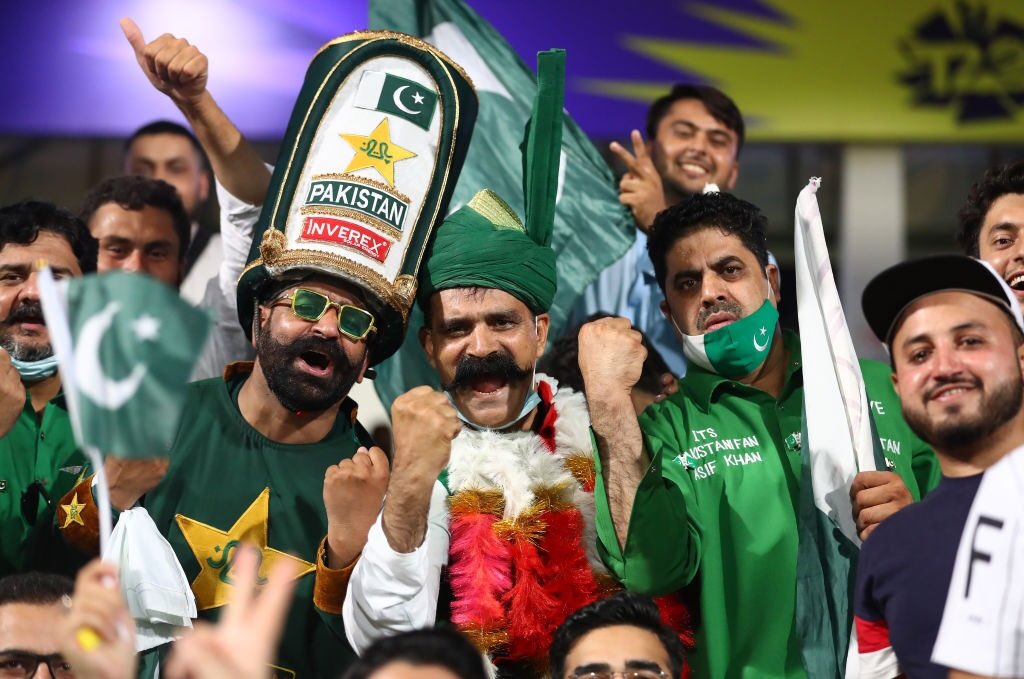 RealHa55an's tweet photo. Alhamdulillah! With the grace of Allah Almighty and prayers, love &amp; support of you all, we've been able to win another match today. Mubarak to @HarisRauf14 on another match winning performance and well done to @AasifAli2018 &amp; @realshoaibmalik bhai 👏🏻 #PakVsNZ https://t.co/z18BWU1Pbx