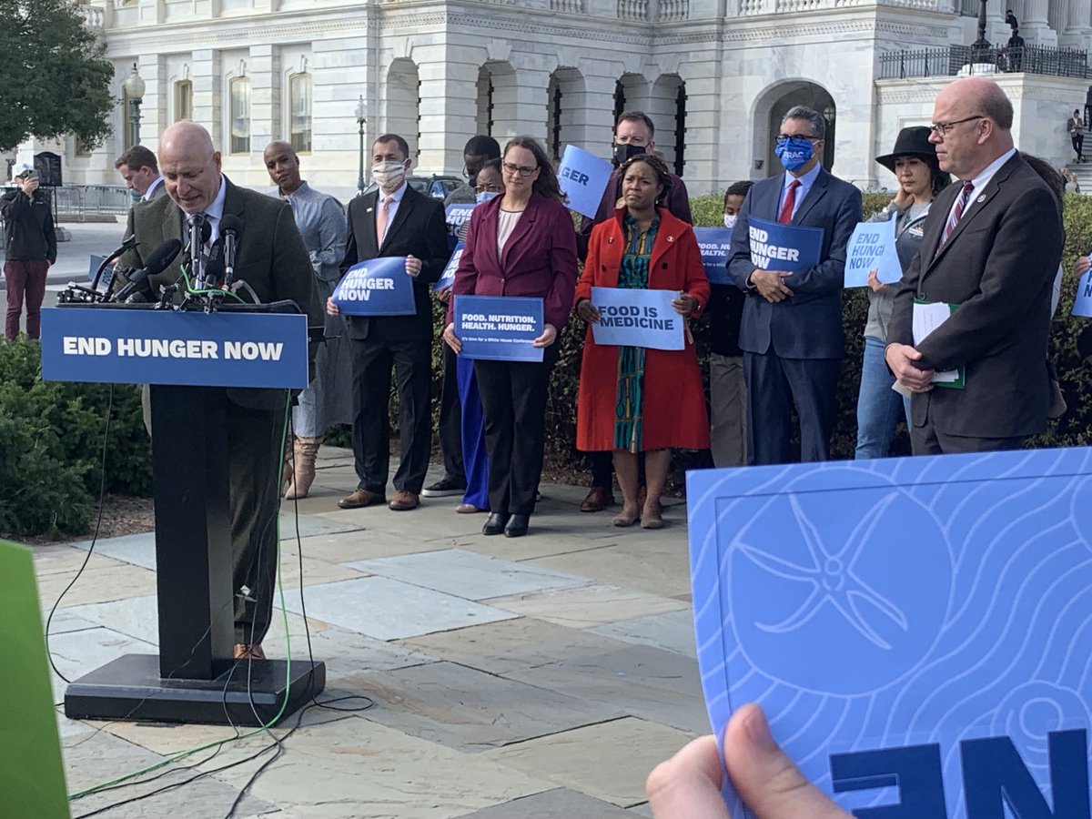 Ending hunger can be our reality! ⁦<a href="/tomcolicchio/">Tom Colicchio</a>⁩ lending his advocacy &amp; passion 2 ending hunger along w/ the voices of those that are suffering. Need everyone ⁦<a href="/PlaceAtTheTabl2/">PlaceAtTheTable</a>! ⁦<a href="/fractweets/">Food Research & Action Center</a>⁩ is w/ you! ⁦⁦<a href="/beardfoundation/">James Beard Foundation</a>⁩ ⁦<a href="/chefjoseandres/">Chef José Andrés 🕊️🥘🍳</a>⁩ ⁦