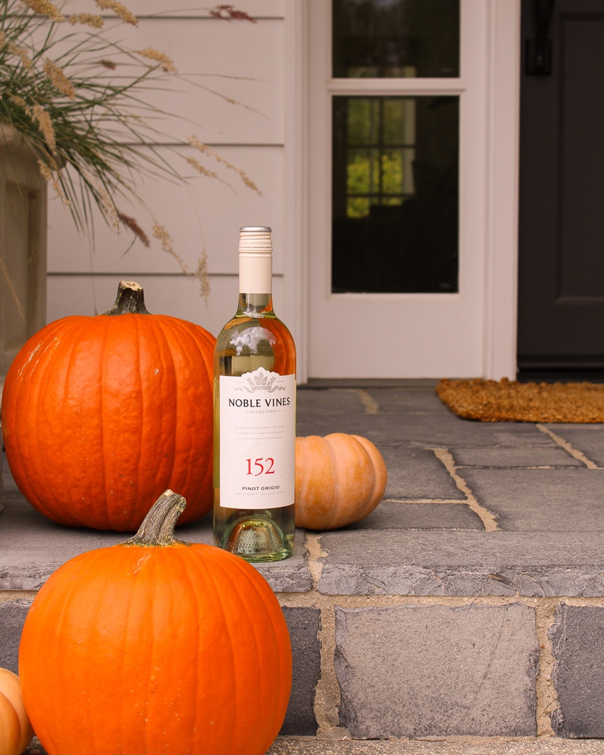 NobleVinesWine's tweet photo. It's #NationalPumpkinDay! Cheers from #NobleVines! https://t.co/b3G9aDZpiQ