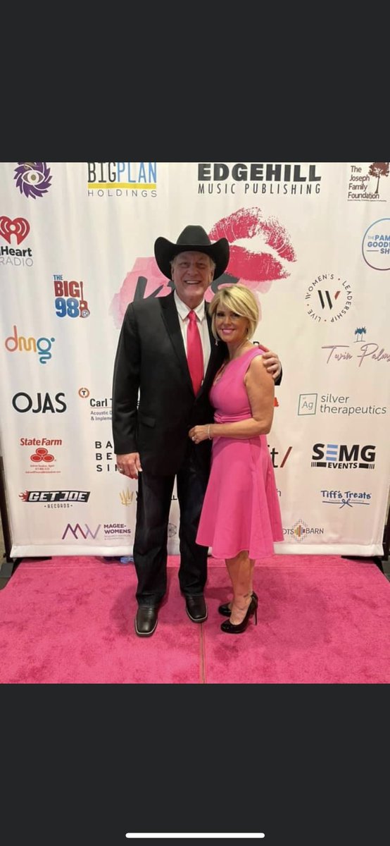 Great event tonight for breast cancer awareness so glad to be a part of it 6 months since last treatment #BreastCancerAwarenessMonth #kissbreastcancergoodbye #susangkomen #breastcancersurvivor #tiredofthewig