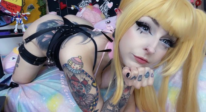 I can&rsquo;t think of a caption 🥺 just loooook how cuuute I am 😩 https://t.co/f94hmcleIA