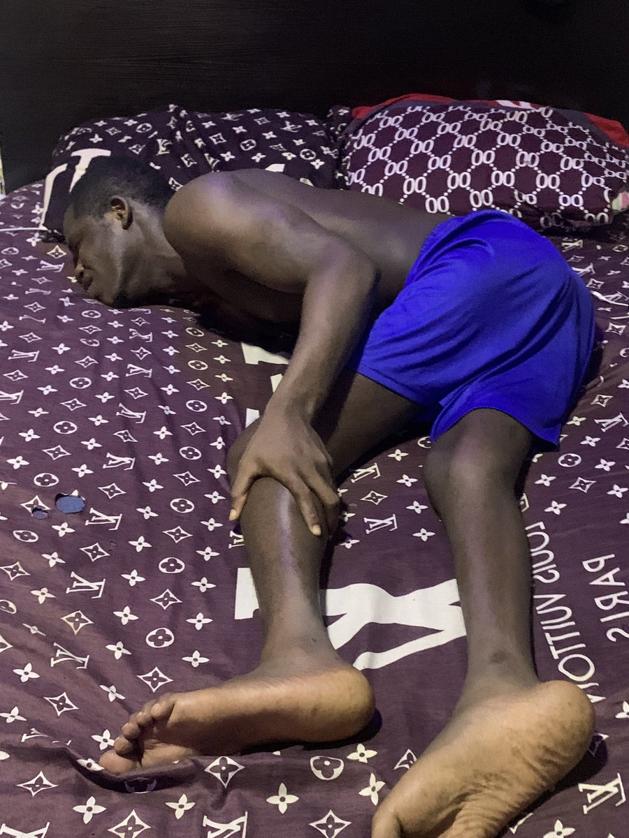 Tundeolubori's tweet image. Greetings. My name is Tunde Lawal. I was robbed and shot at my backbone in a one chance commercial at oshodi while heading home from work at night which has left me unable to walk with my legs as we speak. The doctor suggested a surgery but money causes delay.Pls I need a help 🙏