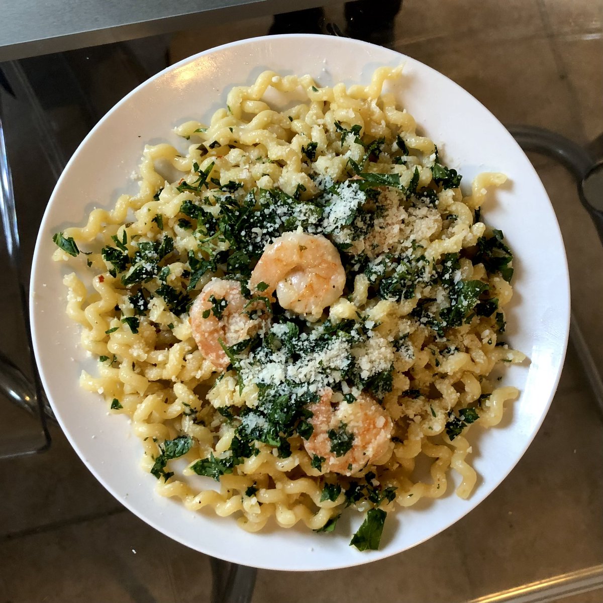 ChefGibsonB's tweet photo. Made this delicious Lemon Garlic Shrimp Pasta today to accompany the rainy day we’re having in NYC! Might have to give y’all the recipe one day……. 😉😉 https://t.co/ggUeAOMv5K