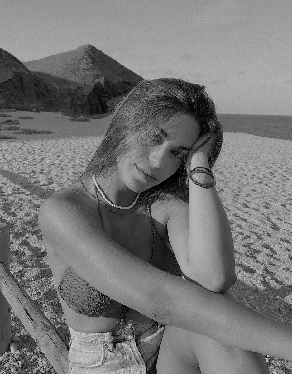 claudiarome_'s tweet photo. “tú siempre serás 
con vistas al mar” https://t.co/19Pc98cHyr
