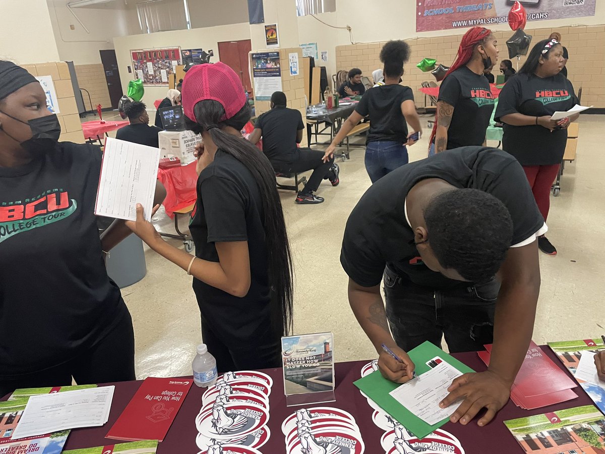 KKCRecruiterJG's tweet photo. Having an incredible time at the #HBCU College Fair today at Chatham High School. Students are learning about how they can start at @KK_College to Dream Bigger and Do Greater. @KKCEnrollment @KKCADMISSION @ChiCityColleges https://t.co/EpHPVZavp3