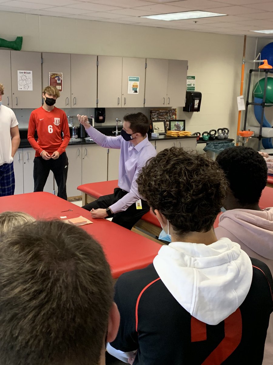 BTsportsmedLWHS's tweet image. Thanks @BeaconOrtho for lending us Jake for a few hours today! He taught my seniors some suturing basics. We have a few that may change their college plans as a result 🙌🏼 @FirebirdTweets @ButlerTech